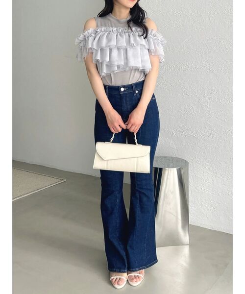 dazzlin(ダズリン)の「スイッチングフレアデニムパンツ(デニムパンツ・レディース・ブルー/インディゴブルー・LARGE/MEDIUM/SMALL)」の13枚目の写真