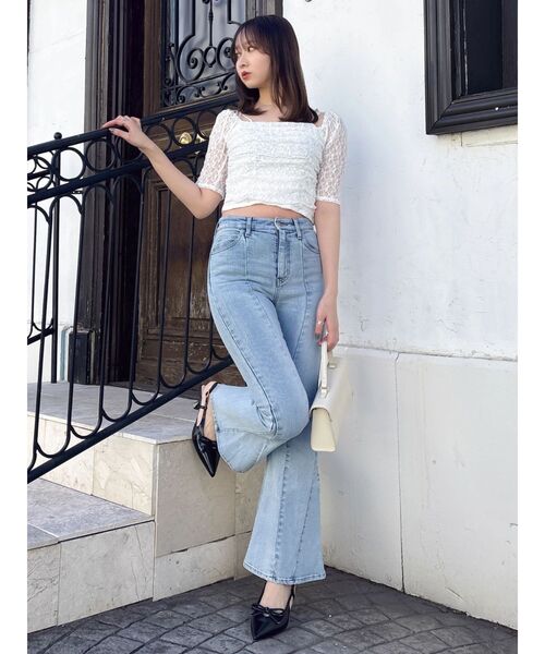 dazzlin(ダズリン)の「スイッチングフレアデニムパンツ(デニムパンツ・レディース・ブルー/インディゴブルー・LARGE/MEDIUM/SMALL)」の17枚目の写真