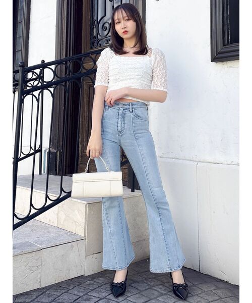 dazzlin(ダズリン)の「スイッチングフレアデニムパンツ(デニムパンツ・レディース・ブルー/インディゴブルー・LARGE/MEDIUM/SMALL)」の19枚目の写真