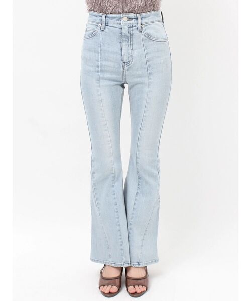 dazzlin(ダズリン)の「スイッチングフレアデニムパンツ(デニムパンツ・レディース・ブルー/インディゴブルー・LARGE/MEDIUM/SMALL)」の22枚目の写真