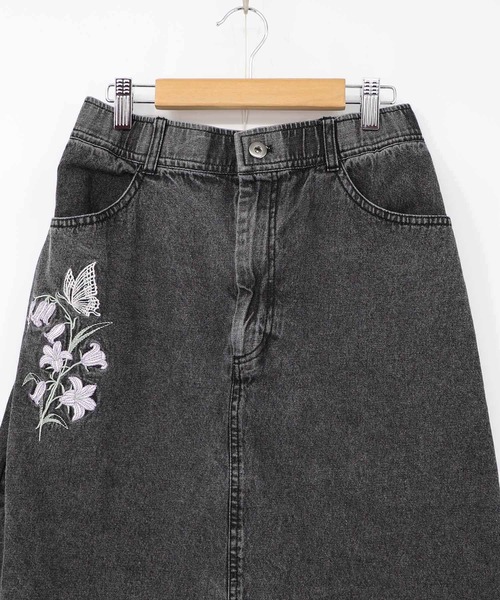 iS ScoLar(イズスカラー)の「561239:花蝶刺繍デニムロングスカート(スカート・レディース・グレー/ブラック・M)」の18枚目の写真