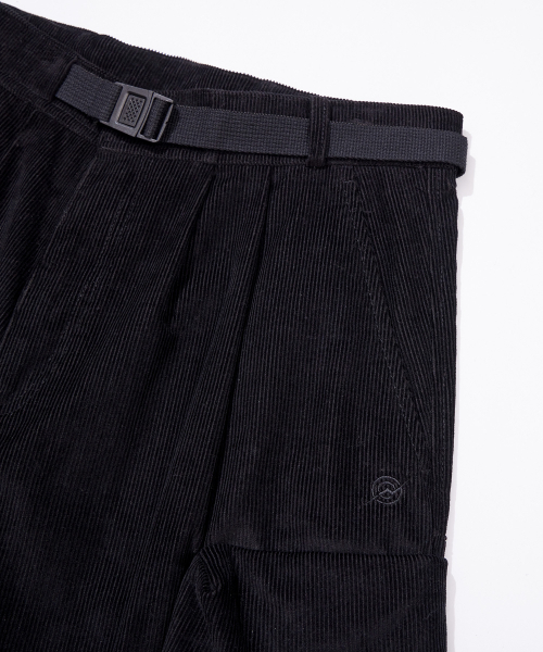 KALAPATTHAR(カラパタール)の「WIDE CORDUROY BELTED CARGO POCKET PANTS - BLACK(その他パンツ・メンズ・その他・MEDIUM/LARGE)」の4枚目の写真