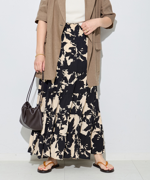 journal standard L'essage（ジャーナルスタンダードレサージュ）の「別注【LUSANA / ルサーナ】RUFFLE TIRED MAXI SKIRT：スカート（スカート・レディース・オートミール/ブラックミックス・SMALL）」の2枚目の写真