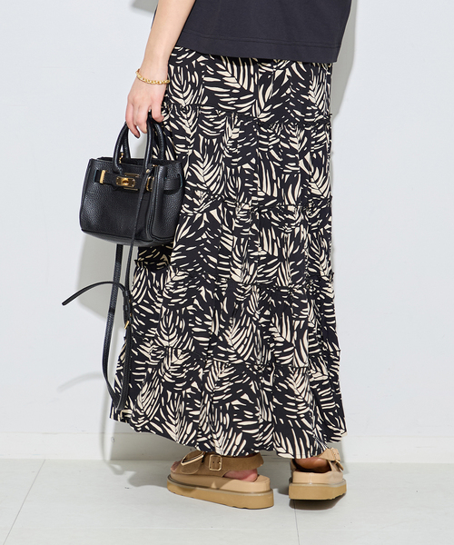 journal standard L'essage（ジャーナルスタンダードレサージュ）の「別注【LUSANA / ルサーナ】RUFFLE TIRED MAXI SKIRT：スカート（スカート・レディース・オートミール/ブラックミックス・SMALL）」の13枚目の写真