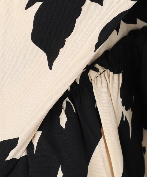 journal standard L'essage（ジャーナルスタンダードレサージュ）の「別注【LUSANA / ルサーナ】RUFFLE TIRED MAXI SKIRT：スカート（スカート・レディース・オートミール/ブラックミックス・SMALL）」の22枚目の写真