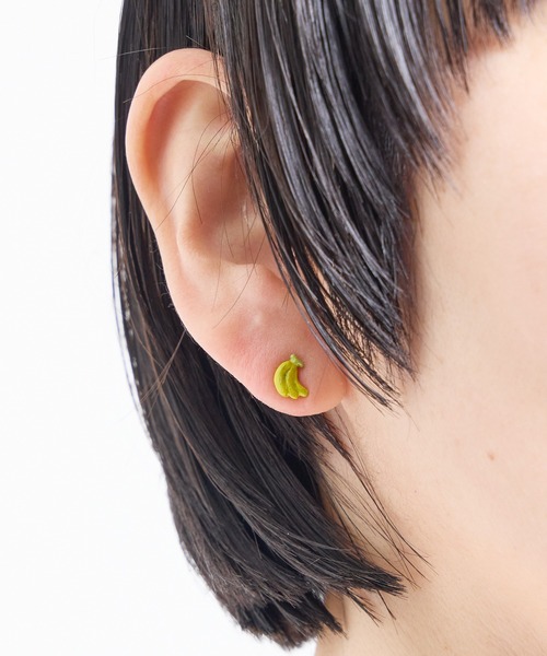 gargle(ガーグル)の「gargle ガーグル:アニマルシリーズ テナガザル バナナ ピアス(ピアス(両耳用)・レディース・ベージュ・FREE)」の2枚目の写真