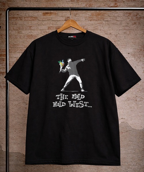 BRANDALISED(ブランダライズド)の「BRANDALISED (ブランダライズド) Tシャツ 半袖 バンクシー クルーネック カットソー Love is in the Air BR26SU04D12 ユニセックス(Tシャツ/カットソー・メンズ・ブラック/ブラウン/ホワイト・LL/L/M)」の3枚目の写真