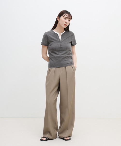 select MOCA(セレクトモカ)の「レイヤードライクヘンリーネックTシャツ(Tシャツ/カットソー・レディース・グレー/ブラウン/ブラック・FREE)」の4枚目の写真