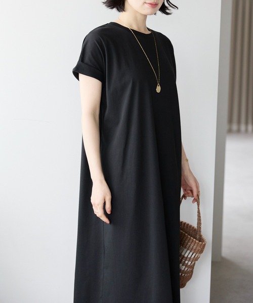 r.（アールドット）の「【接触冷感・UVカット・吸水速乾機能付き】バックオープンワンピース（ワンピース・レディース・キャメル/チャコールグレー/ブルー/ブラック・FREE）」の8枚目の写真