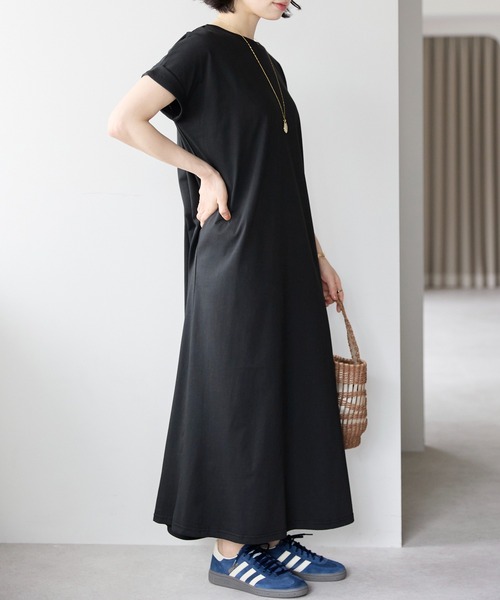 r.（アールドット）の「【接触冷感・UVカット・吸水速乾機能付き】バックオープンワンピース（ワンピース・レディース・キャメル/チャコールグレー/ブルー/ブラック・FREE）」の18枚目の写真