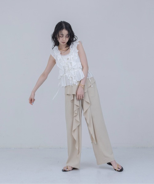 Eimee Law(エイミーロウ)の「ペプラムフリルドロストベスト(ベスト・レディース・オフホワイト/ブラック/スミクロ/ベージュ・FREE)」の16枚目の写真