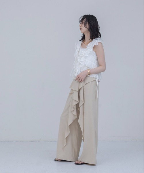 Eimee Law(エイミーロウ)の「ペプラムフリルドロストベスト(ベスト・レディース・オフホワイト/ブラック/スミクロ/ベージュ・FREE)」の17枚目の写真