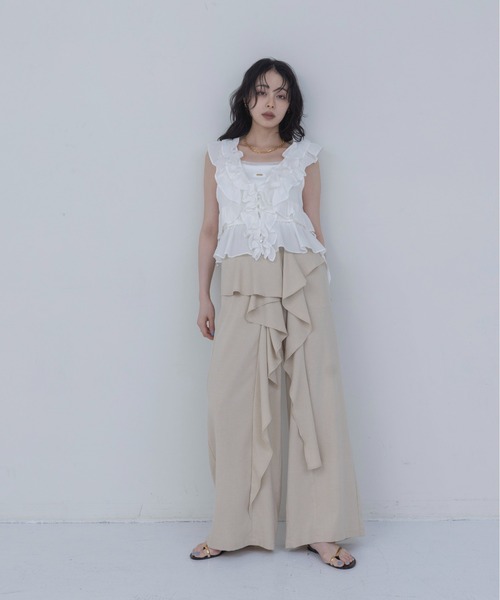 Eimee Law(エイミーロウ)の「ペプラムフリルドロストベスト(ベスト・レディース・オフホワイト/ブラック/スミクロ/ベージュ・FREE)」の18枚目の写真