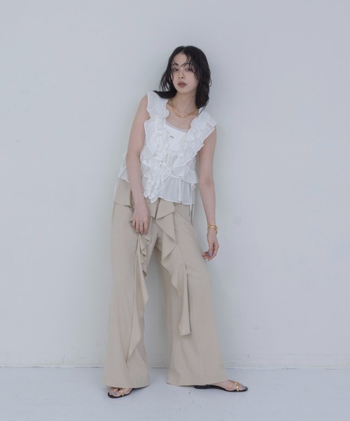 Eimee Law(エイミーロウ)の「ペプラムフリルドロストベスト(ベスト・レディース・オフホワイト/ブラック/スミクロ/ベージュ・FREE)」の19枚目の写真