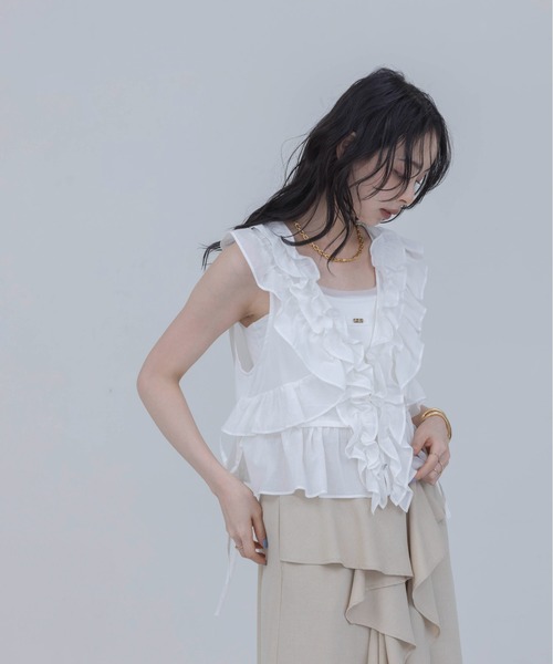 Eimee Law(エイミーロウ)の「ペプラムフリルドロストベスト(ベスト・レディース・オフホワイト/ブラック/スミクロ/ベージュ・FREE)」の21枚目の写真