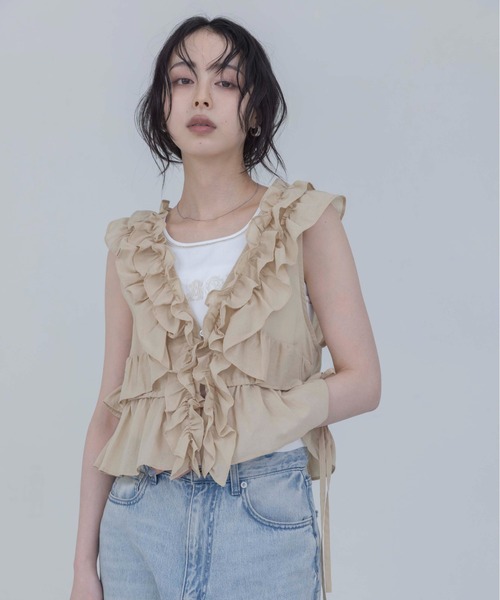 Eimee Law(エイミーロウ)の「ペプラムフリルドロストベスト(ベスト・レディース・オフホワイト/ブラック/スミクロ/ベージュ・FREE)」の22枚目の写真