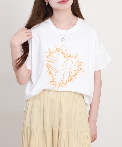BRODIAEA(ブローディア)の「BRODIAEA ブラシ刺繍半袖Tシャツ ハートモチーフ プレミアムコットン(Tシャツ/カットソー・レディース・サックスブルー/オフホワイト/ベージュ・40)」の6枚目の写真