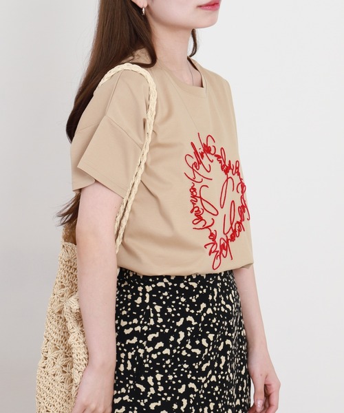 BRODIAEA(ブローディア)の「BRODIAEA ブラシ刺繍半袖Tシャツ ハートモチーフ プレミアムコットン(Tシャツ/カットソー・レディース・サックスブルー/オフホワイト/ベージュ・40)」の11枚目の写真