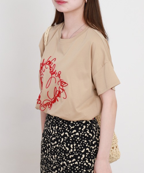 BRODIAEA(ブローディア)の「BRODIAEA ブラシ刺繍半袖Tシャツ ハートモチーフ プレミアムコットン(Tシャツ/カットソー・レディース・サックスブルー/オフホワイト/ベージュ・40)」の15枚目の写真