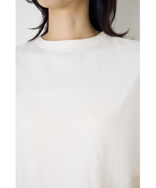 AZUL by moussy(アズールバイマウジー)の「【身長/骨格別着用画像あり】【セットアップ対応】2WAYヘンリーネックトップス 半袖 フレンチスリーブ 夏服 春服 秋服 ショート丈 クロップド丈(Tシャツ/カットソー・レディース・ライトブラック/ベージュ/オフホワイト/ブルー・SMALL/MEDIUM)」の5枚目の写真
