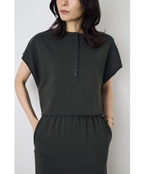 AZUL by moussy(アズールバイマウジー)の「【身長/骨格別着用画像あり】【セットアップ対応】2WAYヘンリーネックトップス 半袖 フレンチスリーブ 夏服 春服 秋服 ショート丈 クロップド丈(Tシャツ/カットソー・レディース・ライトブラック/ベージュ/オフホワイト/ブルー・SMALL/MEDIUM)」の12枚目の写真
