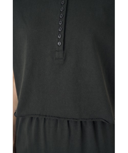 AZUL by moussy(アズールバイマウジー)の「【身長/骨格別着用画像あり】【セットアップ対応】2WAYヘンリーネックトップス 半袖 フレンチスリーブ 夏服 春服 秋服 ショート丈 クロップド丈(Tシャツ/カットソー・レディース・ライトブラック/ベージュ/オフホワイト/ブルー・SMALL/MEDIUM)」の18枚目の写真