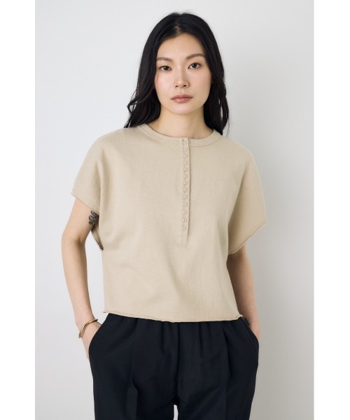 AZUL by moussy(アズールバイマウジー)の「【身長/骨格別着用画像あり】【セットアップ対応】2WAYヘンリーネックトップス 半袖 フレンチスリーブ 夏服 春服 秋服 ショート丈 クロップド丈(Tシャツ/カットソー・レディース・ライトブラック/ベージュ/オフホワイト/ブルー・SMALL/MEDIUM)」の22枚目の写真
