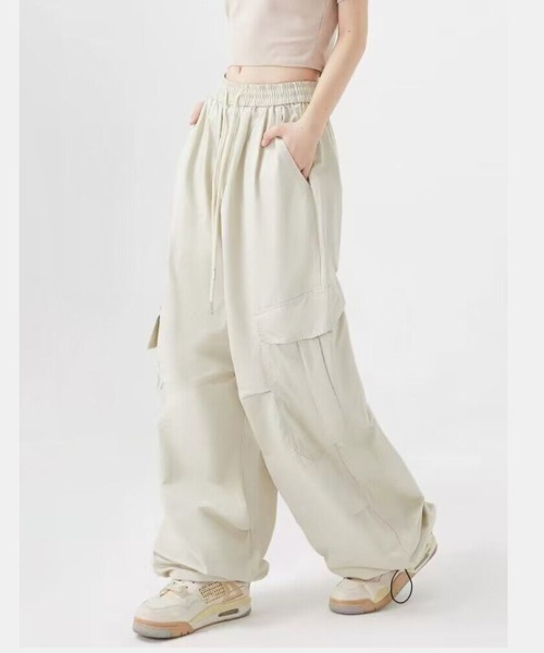 Beststore(ベストストア)の「ドロスト付き ワイドカーゴパンツ(カーゴパンツ・レディース・ブラック/アイボリー/オリーブ・L/M)」の2枚目の写真