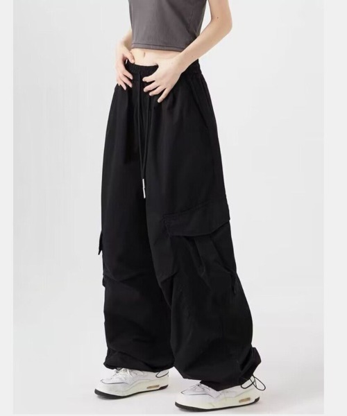 Beststore(ベストストア)の「ドロスト付き ワイドカーゴパンツ(カーゴパンツ・レディース・ブラック/アイボリー/オリーブ・L/M)」の3枚目の写真