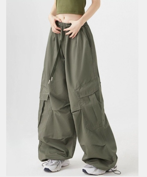 Beststore(ベストストア)の「ドロスト付き ワイドカーゴパンツ(カーゴパンツ・レディース・ブラック/アイボリー/オリーブ・L/M)」の10枚目の写真