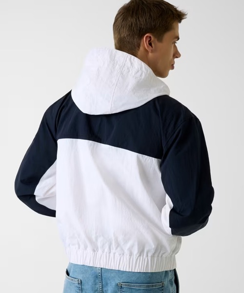 GUESS JEANS（ゲスジーンズ）の「GUESS JEANS/ゲスジーンズ Colorblock Jacket ウィンドブレイカー ジャケット バイカラー 2026年 夏 夏服 秋服（ナイロンジャケット・メンズ・ホワイト・M/L/XL）」の3枚目の写真