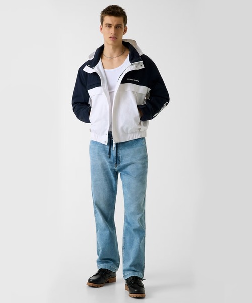 GUESS JEANS（ゲスジーンズ）の「GUESS JEANS/ゲスジーンズ Colorblock Jacket ウィンドブレイカー ジャケット バイカラー 2026年 夏 夏服 秋服（ナイロンジャケット・メンズ・ホワイト・M/L/XL）」の5枚目の写真