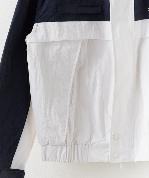 GUESS JEANS（ゲスジーンズ）の「GUESS JEANS/ゲスジーンズ Colorblock Jacket ウィンドブレイカー ジャケット バイカラー 2026年 夏 夏服 秋服（ナイロンジャケット・メンズ・ホワイト・M/L/XL）」の12枚目の写真
