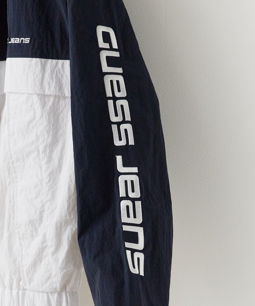 GUESS JEANS（ゲスジーンズ）の「GUESS JEANS/ゲスジーンズ Colorblock Jacket ウィンドブレイカー ジャケット バイカラー 2026年 夏 夏服 秋服（ナイロンジャケット・メンズ・ホワイト・M/L/XL）」の14枚目の写真