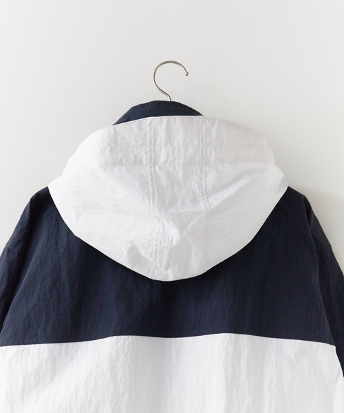 GUESS JEANS（ゲスジーンズ）の「GUESS JEANS/ゲスジーンズ Colorblock Jacket ウィンドブレイカー ジャケット バイカラー 2026年 夏 夏服 秋服（ナイロンジャケット・メンズ・ホワイト・M/L/XL）」の6枚目の写真