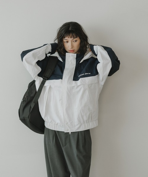 GUESS JEANS（ゲスジーンズ）の「GUESS JEANS/ゲスジーンズ Colorblock Jacket ウィンドブレイカー ジャケット バイカラー 2026年 夏 夏服 秋服（ナイロンジャケット・メンズ・ホワイト・M/L/XL）」の21枚目の写真