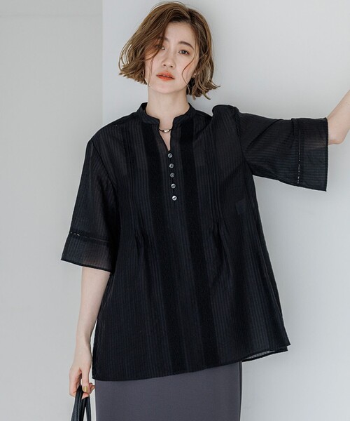 23区（ニジュウサンク）の「【WEB&一部店舗限定】はしごレース シアー トップス（シャツ/ブラウス・レディース・アイボリー系/パイングリーン系/ダルブルー系/ブラック系/ダークブラウン系・38）」の2枚目の写真