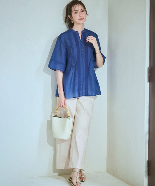 23区（ニジュウサンク）の「【WEB&一部店舗限定】はしごレース シアー トップス（シャツ/ブラウス・レディース・アイボリー系/パイングリーン系/ダルブルー系/ブラック系/ダークブラウン系・38）」の6枚目の写真