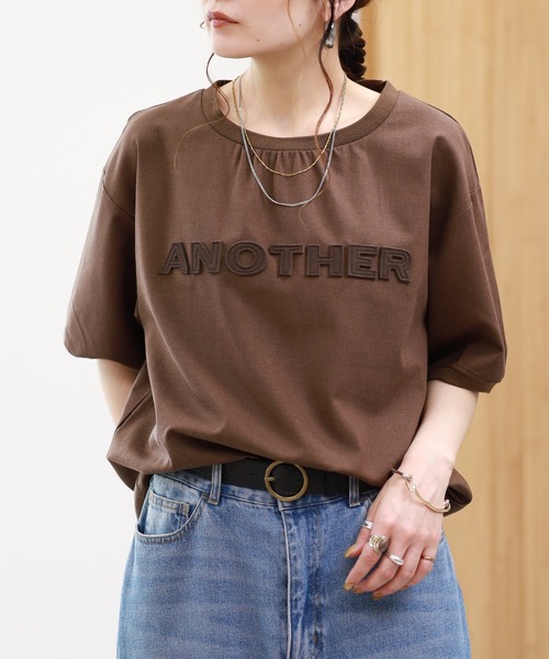 EGLANTINE(エグランティーヌ)の「EGLANTINE リネンミックス 立体ロゴギャザーカットソー 半袖(Tシャツ/カットソー・レディース・ブラウン/オレンジ/アイボリー・38)」の2枚目の写真