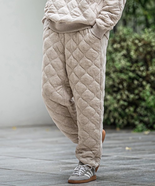 CAMBIO(カンビオ)の「mp15181-Wave Quilted Wide Straight Pants キルティングワイドストレートパンツ(A73526cmb)(その他パンツ・メンズ・ベージュ/ブラック・M/S/L)」の4枚目の写真