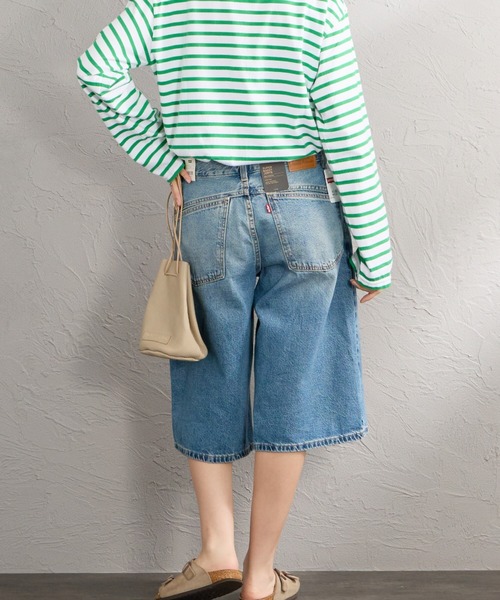 Levi's（リーバイス）の「[LEVI’S/リーバイス] SUPER BAGGY JORT スーパーバギーショートジーンズ（デニムパンツ・レディース・ライトインディゴブルー/ブラック・26/25/27）」の17枚目の写真