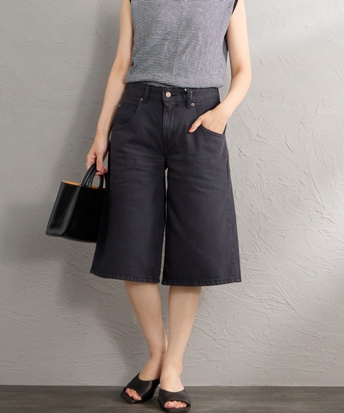 Levi's（リーバイス）の「[LEVI’S/リーバイス] SUPER BAGGY JORT スーパーバギーショートジーンズ（デニムパンツ・レディース・ライトインディゴブルー/ブラック・26/25/27）」の6枚目の写真