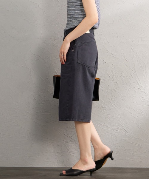Levi's（リーバイス）の「[LEVI’S/リーバイス] SUPER BAGGY JORT スーパーバギーショートジーンズ（デニムパンツ・レディース・ライトインディゴブルー/ブラック・26/25/27）」の7枚目の写真