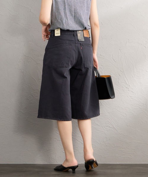 Levi's（リーバイス）の「[LEVI’S/リーバイス] SUPER BAGGY JORT スーパーバギーショートジーンズ（デニムパンツ・レディース・ライトインディゴブルー/ブラック・26/25/27）」の8枚目の写真