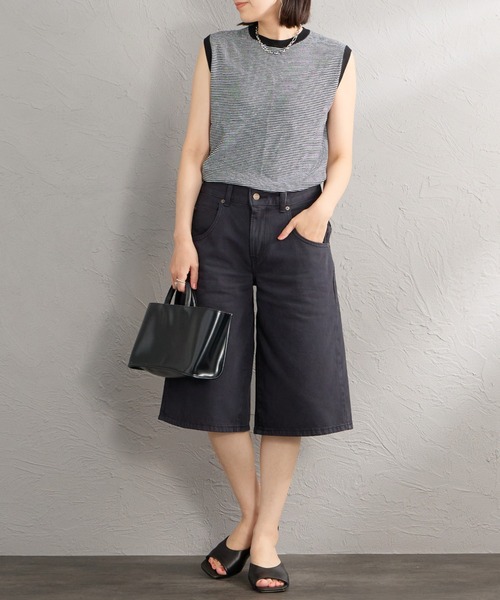 Levi's（リーバイス）の「[LEVI’S/リーバイス] SUPER BAGGY JORT スーパーバギーショートジーンズ（デニムパンツ・レディース・ライトインディゴブルー/ブラック・26/25/27）」の3枚目の写真