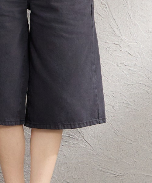 Levi's（リーバイス）の「[LEVI’S/リーバイス] SUPER BAGGY JORT スーパーバギーショートジーンズ（デニムパンツ・レディース・ライトインディゴブルー/ブラック・26/25/27）」の14枚目の写真