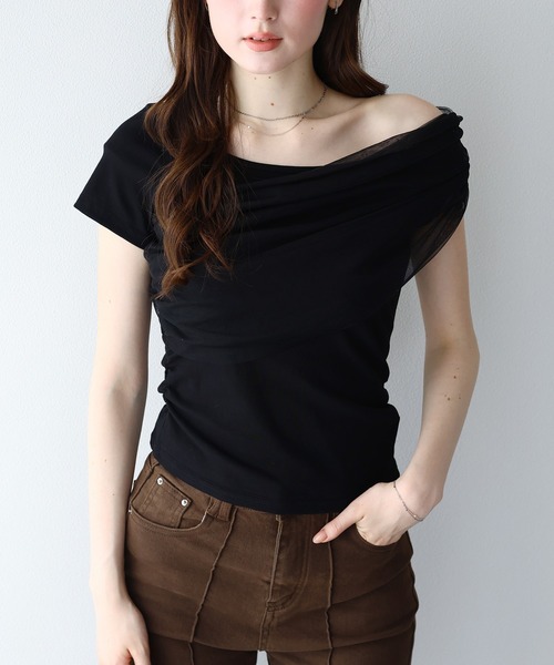 BLUEEAST(ブルーイースト)の「チュールオフショルTシャツ(Tシャツ/カットソー・レディース・ホワイト/ブラック/ベージュ・MEDIUM)」の1枚目の写真