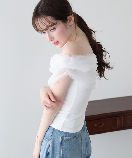 BLUEEAST(ブルーイースト)の「チュールオフショルTシャツ(Tシャツ/カットソー・レディース・ホワイト/ブラック/ベージュ・MEDIUM)」の6枚目の写真