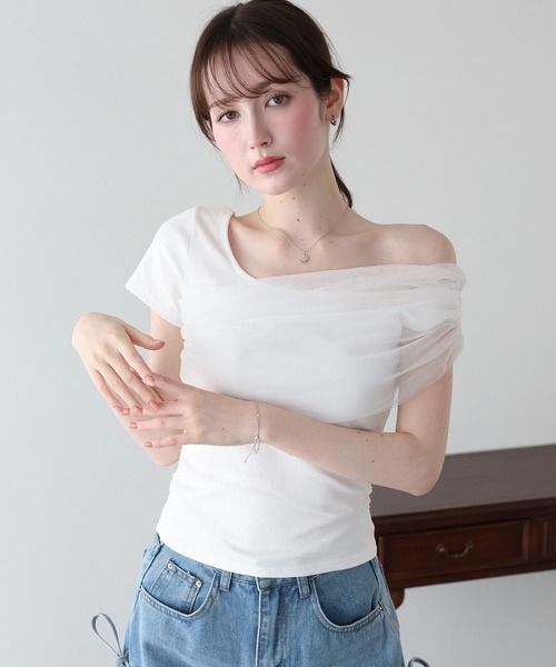 BLUEEAST(ブルーイースト)の「チュールオフショルTシャツ(Tシャツ/カットソー・レディース・ホワイト/ブラック/ベージュ・MEDIUM)」の4枚目の写真