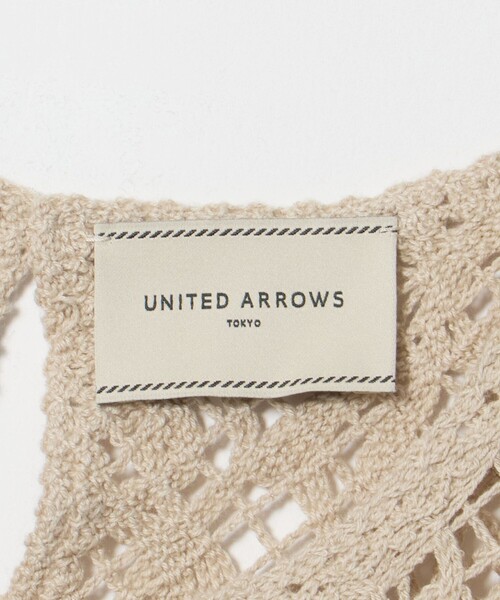 UNITED ARROWS(ユナイテッドアローズ)の「スパンコール エンブロイダリー ニットベスト ‐ウォッシャブル‐(ベスト・レディース・ブラック/ベージュ/オフホワイト・FREE)」の14枚目の写真